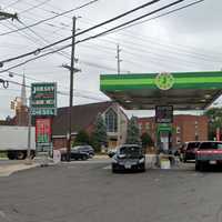 Gunman Threatens To Shoot Attendant, Robs Clifton Service Station