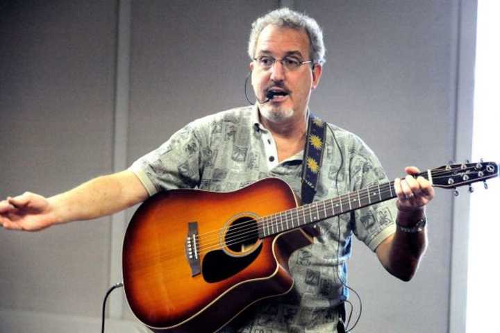 Robert the Guitar Guy Headlines Children’s Programs At Scarsdale Library