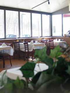 Monroe Women's Club Hosts Pizza Party, Purse Auction Fundraiser