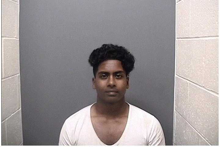 Drunk Stamford Driver Crashes Into Pole In Darien, Police Say