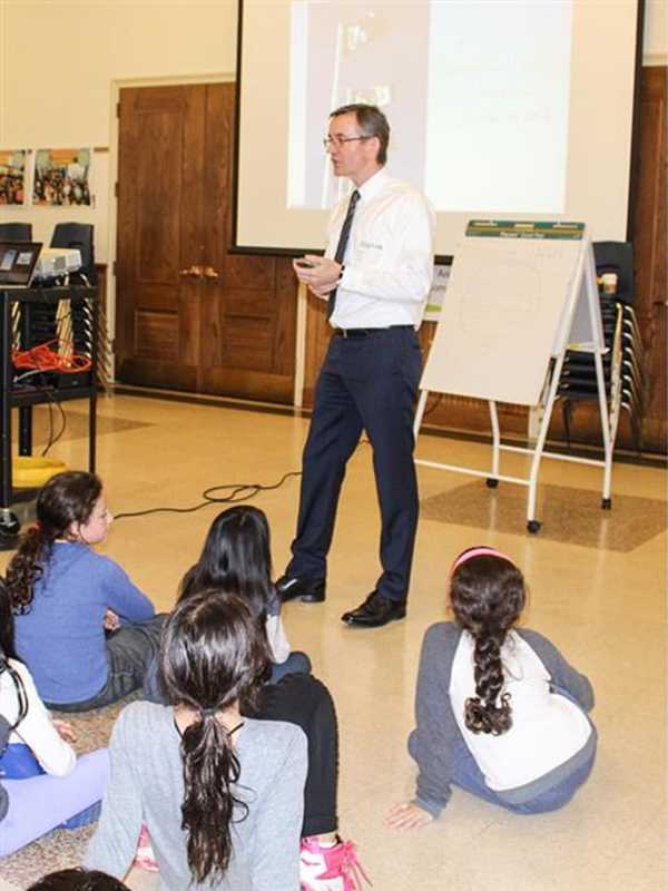 Edgewood Fourth-Graders Get Visit From Real Ship's Captain