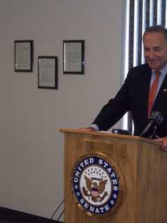 Cell Phone Dead Zones In Westchester Need Action, Says Schumer 