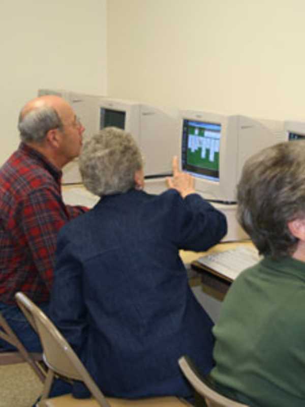 Mount Vernon Invites Seniors To Computer Classes