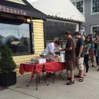 <p>The crowds line up at Julian&#x27;s Brick Oven Pizzeria for the Slice of Saugatuck Festival in Westport.</p>