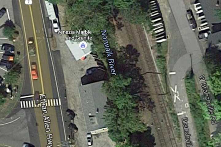 Oil Spills Into Norwalk River At Ridgefield Border