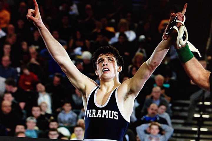 Feast And Support Paramus Wrestling At Bahama Breeze