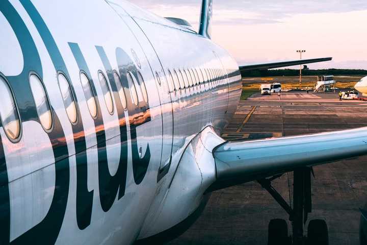 MID-AIR PILE-ON: Drunken, Unruly Passenger Bound For JFK Restrained By Fellow Flyers (VIDEO)