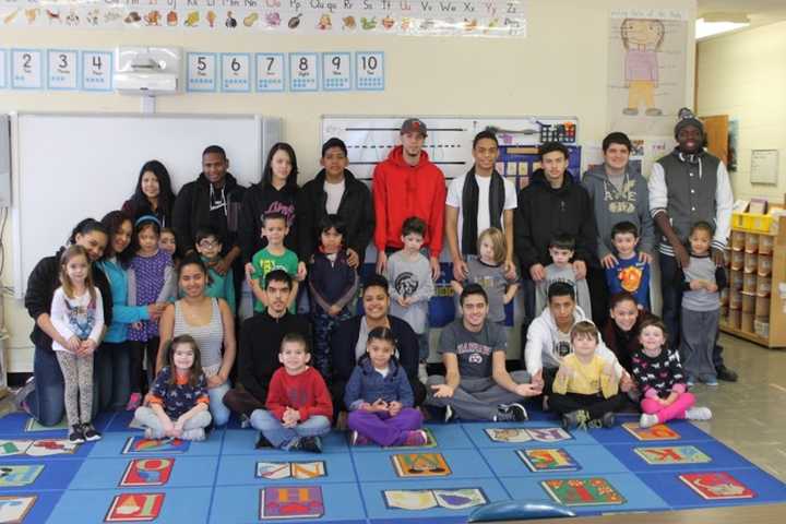 3-D Printing Initiative Pairs High School And Kindergarten