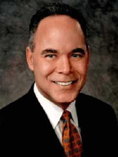 CBS Newsman Tackles Politics Vs. Leadership At Teaneck Temple