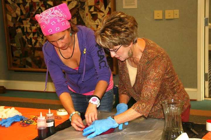 Fair Lawn Library Takes It Back To The 1960s With Adult Tie-Dye Class