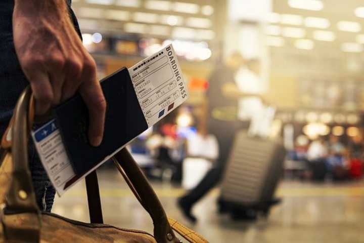 Hundreds Of Frustrated Passengers Stranded For Hours At Reagan National Airport