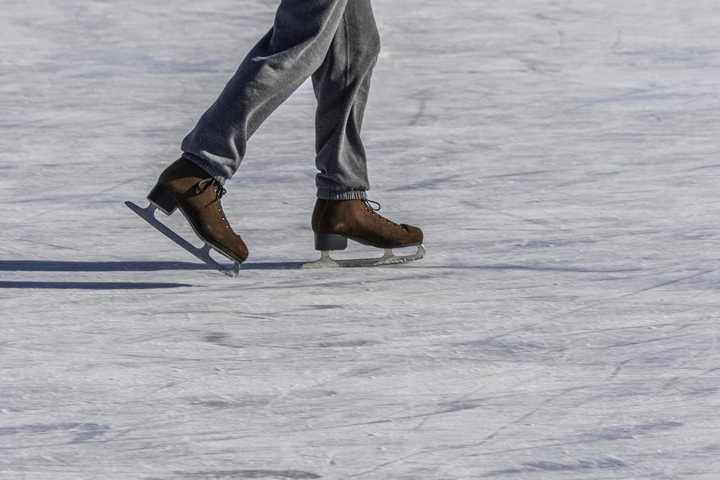 Hickory Hill Figure Skating Club is offering adult skating sessions on Sunday mornings.