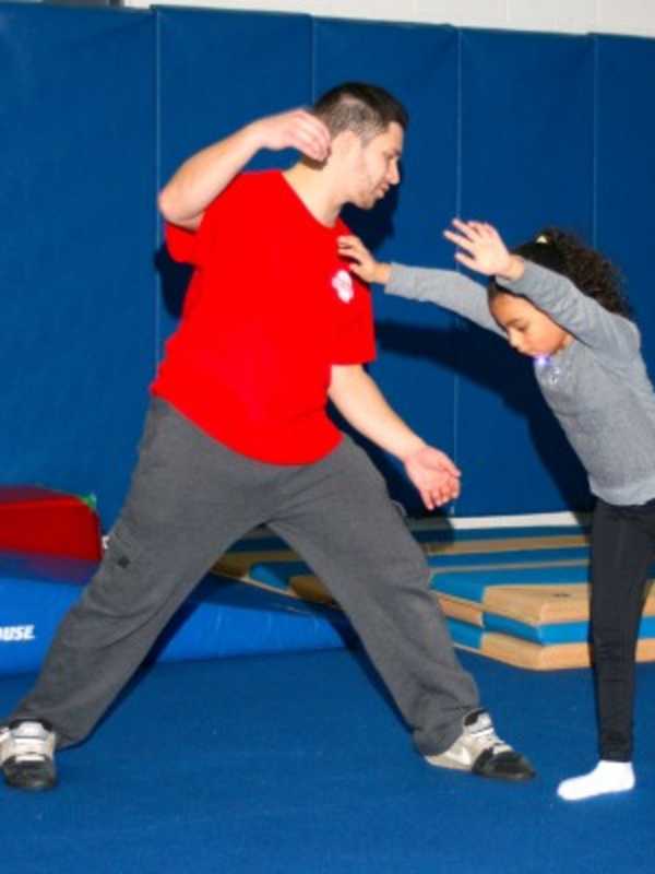 Former Walt Disney Entertainer Gives Tumbling Lessons In Ridgefield