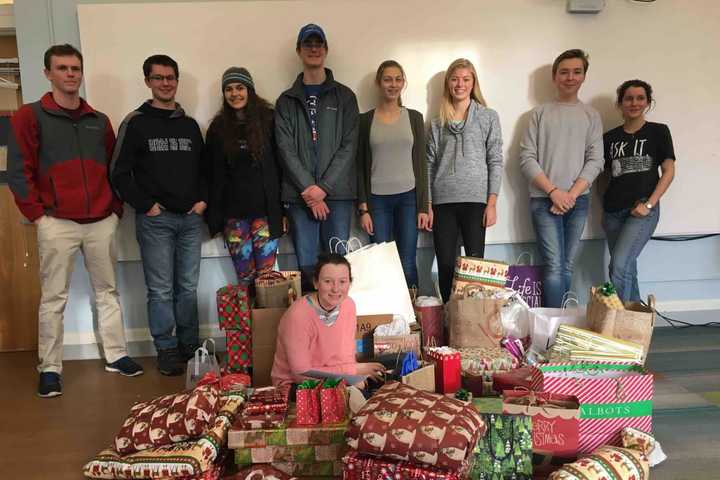 Bronxville H.S. Students Bring Holiday Cheer To Montrose Veterans' Home