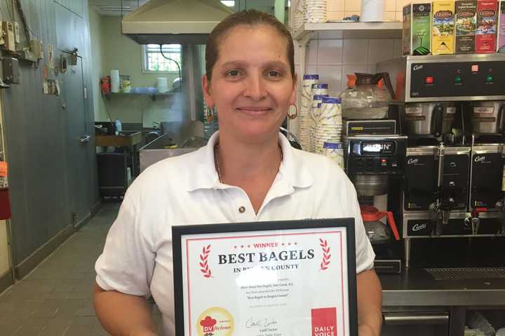 Fair Lawn's River Road Hot Bagels Receives DVlicious 'Best Bagel' Award