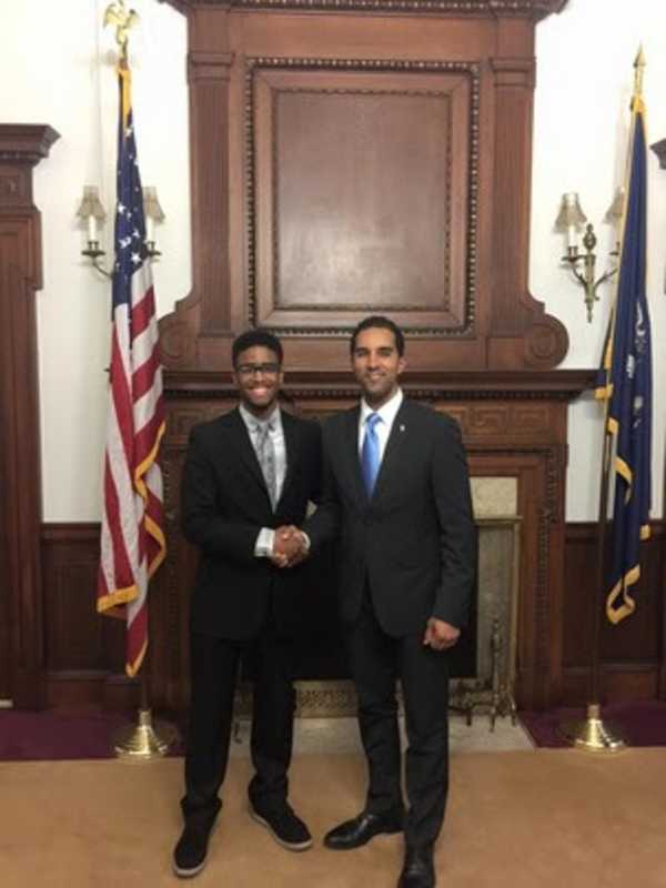 Mount Vernon Mayor Participates in Job Shadow Day at City Hall