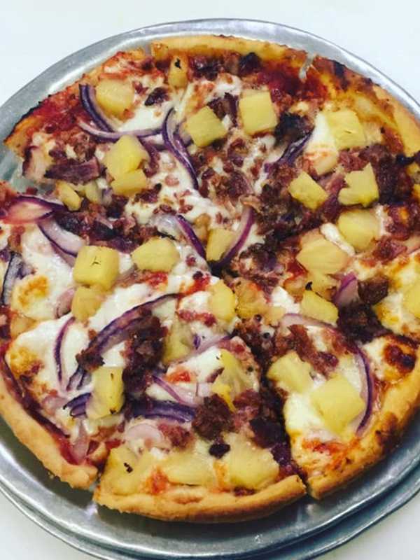 Nanuet Hotel Restaurant Vies For Perfect Pie In DVlicious Pizza Contest