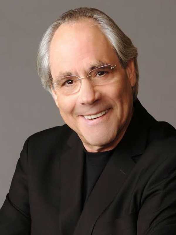 Robert Klein Performing At Briarcliff Synagogue