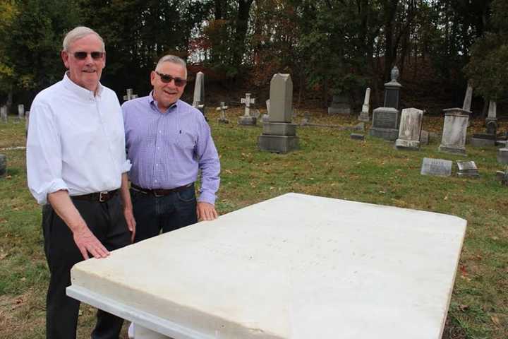 Beacon Historians Mark Restoration Of Famed American Jurist's Grave