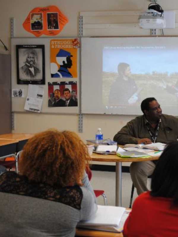 Sen. Murphy Highlights Successes Of Peekskill School District