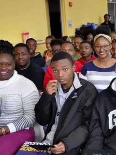 Students From The Bahamas Tour Monroe College In New Rochelle