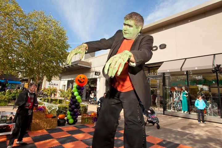 Get in the Halloween spirit early with a visit to the Cross Country Shopping Center&#x27;s special event.