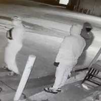 <p>Three suspects are at large after breaking into a Commack jewelry store.</p>