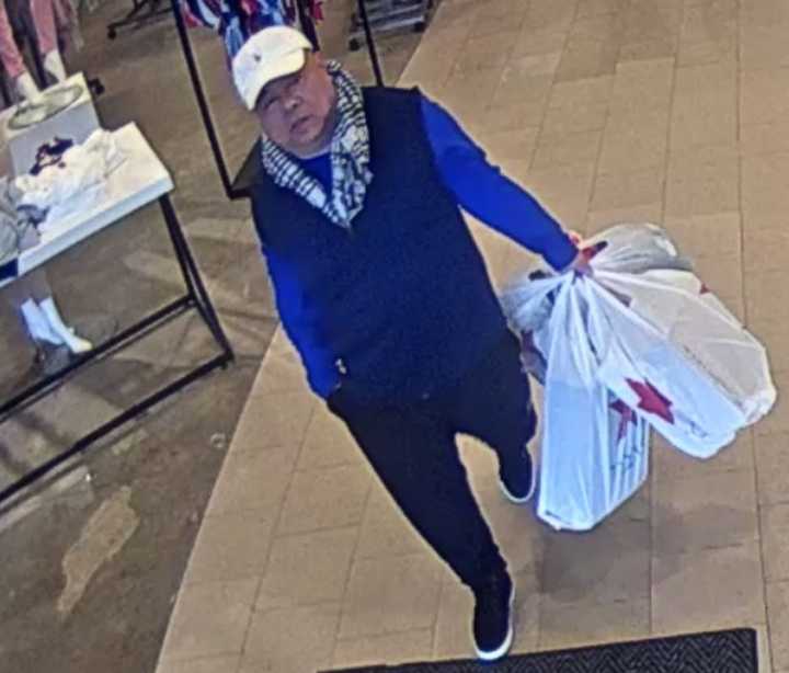 Man accused of spending $2K with stolen credit card at Macy&#x27;s