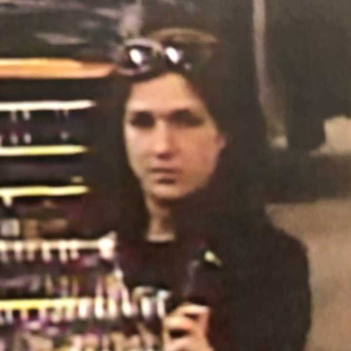 Woman suspected of stealing clothing and jewelry from Kohl’s, located at 106 Ronkonkoma Avenue in Lake Ronkonkoma, on Thursday, March 28 around 4 p.m.