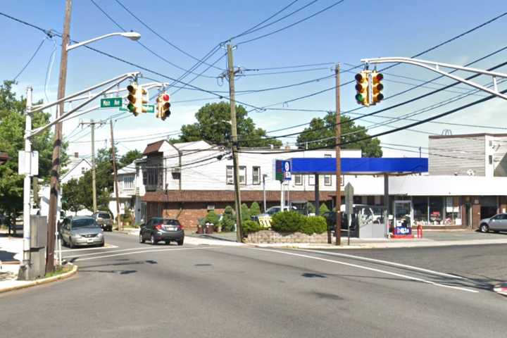 Masked ‘Ninja' Robber Attacks Wallington Gas Station Attendant With Huge Hammer