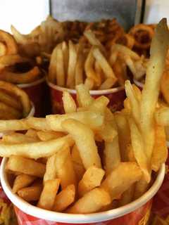Walter's In Mamaroneck Competes In DVlicious 'Best Fry' Contest