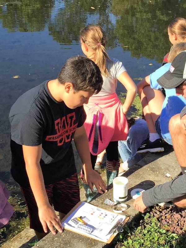 Students Test Water Quality At Washington Township Lake