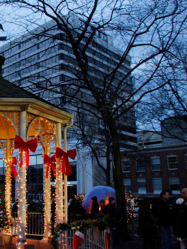 Marvel At Lights And Sounds During Holiday Fest In White Plains 