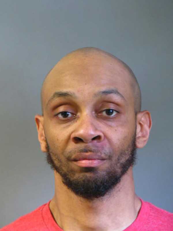 Ridge Man Forced Woman, Children Into Vehicle In Far Rockaway, Police Say