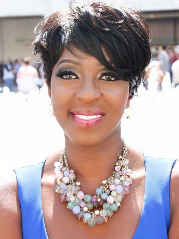 Anchor Cheryl Wills Reads From Her New Book In Mount Vernon