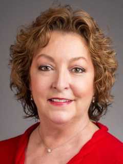Debra Hanson Brings Extensive Experience To Wilton Chamber