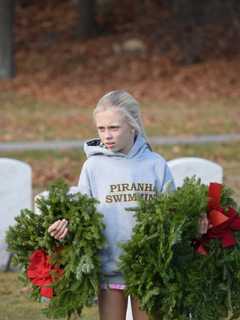 Darien Children Honor Veterans' Graves As Part Of 'Wreaths Across America'