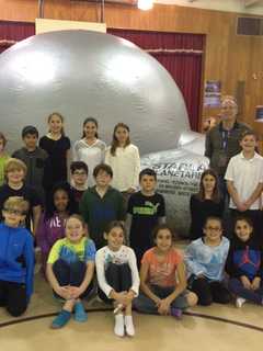 Brookside Students Board StarLab in Washington Township