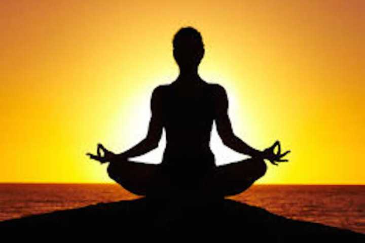 Ridgewood Yogi Teaching Free Class On Essential Oils