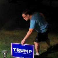 <p>A Trump sign theft in action.&nbsp;</p>