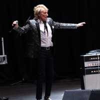 Do Ya Think He’s Sexy? Rod Stewart’s 2025 Tour Brings the Hits