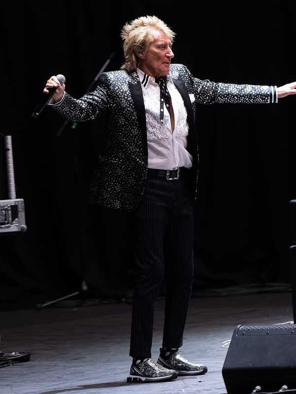 Do Ya Think He’s Sexy? Rod Stewart’s 2025 Tour Brings the Hits