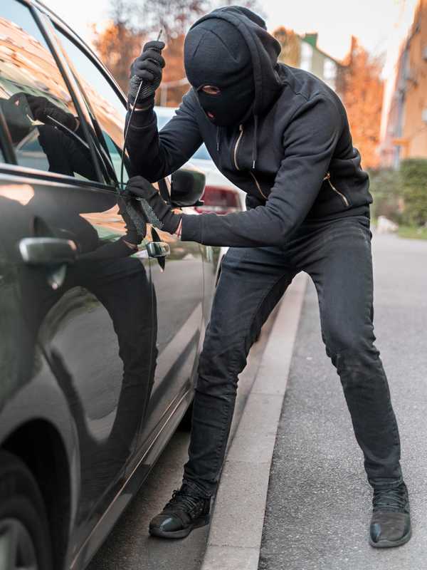 Rash Of Car Break-Ins Under Investigation In Dutchess County