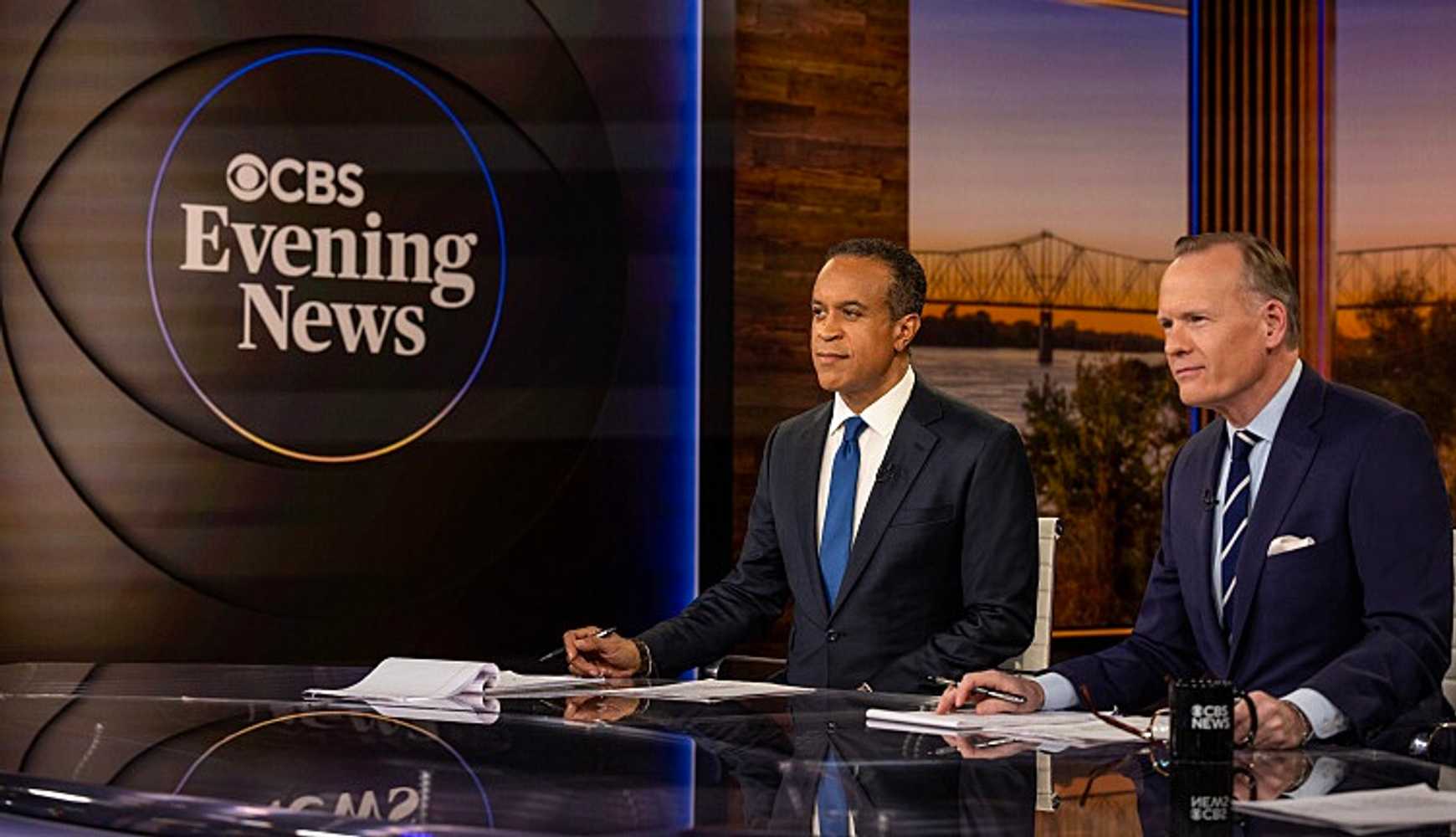 
"CBS Evening News" co-anchors Maurice DuBois and John Dickerson.
  

