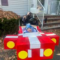 <p>Valentina, 8 months, of Dumont, as Stitch in his spaceship (made by dad).</p>