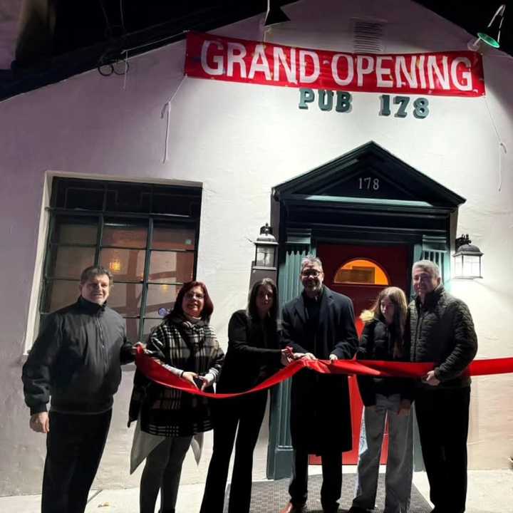 Teaneck Mayor Mike Pagan cuts the ribbon on Pub 178.