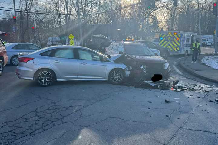 2-Car Crash Causes Injuries, Lane Closure At Putnam Intersection