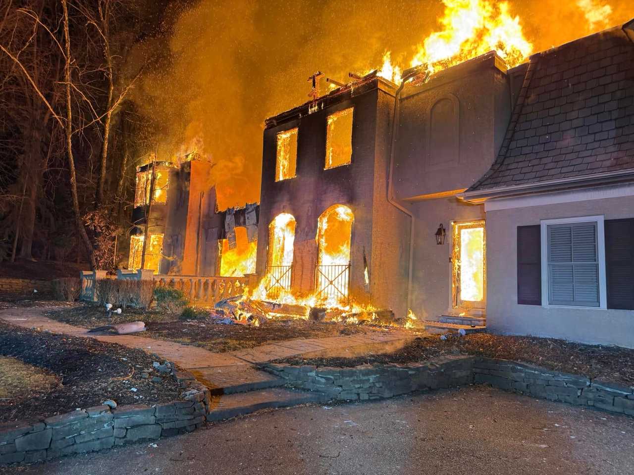 Fire Destroys Pennsylvania Mansion In Amid Frigid Conditions: Officials Fire Destroys Pennsylvania Mansion In Amid Frigid Conditions: Officials