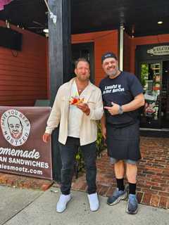 Portnoy Gives Rare Rating During Surprise Visit To Vinnie's Mootz In Lyndhurst