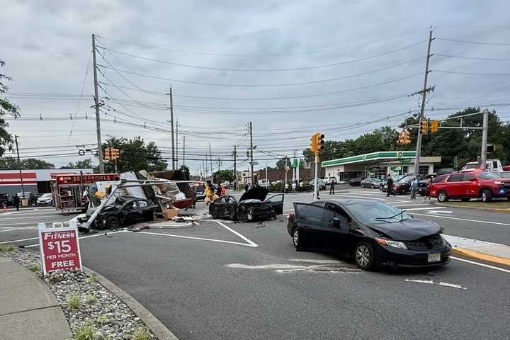 New Details Released In Bergenfield Crash That Toppled Traffic Light, Injured 5: Police